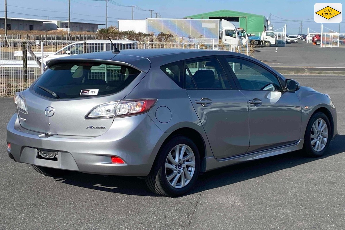 2013 Mazda Axela