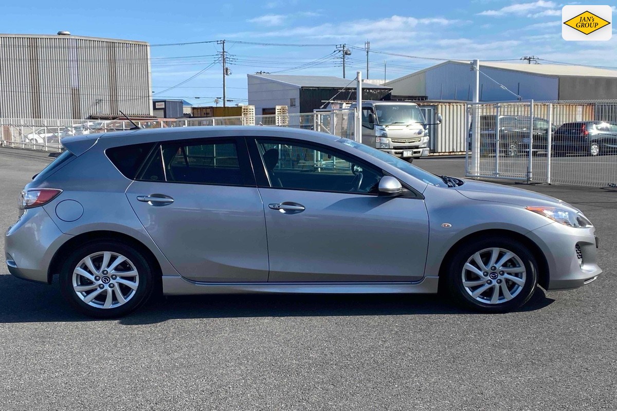 2013 Mazda Axela