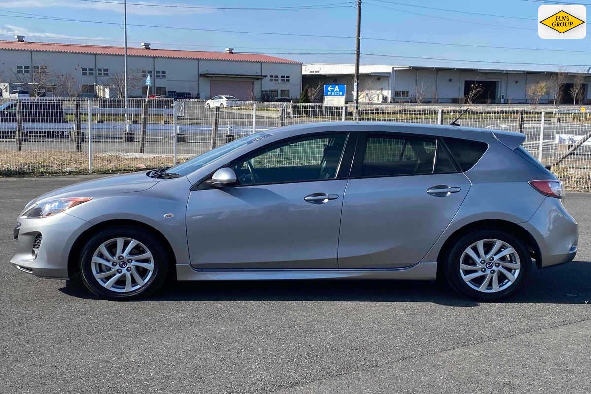 2013 Mazda Axela