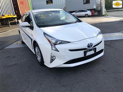 2017 Toyota Prius - Thumbnail