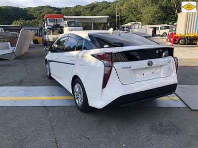 2017 Toyota Prius - Thumbnail