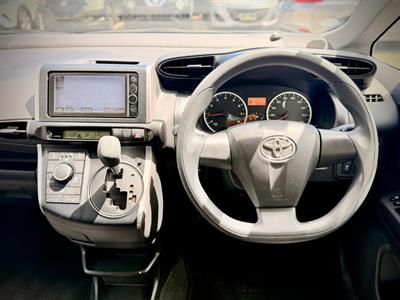 2013 Toyota Wish - Thumbnail