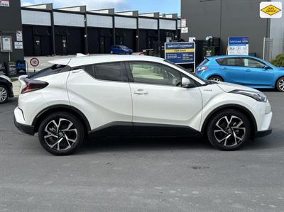 2017 Toyota C-HR - Thumbnail