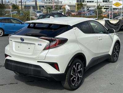 2017 Toyota C-HR - Thumbnail