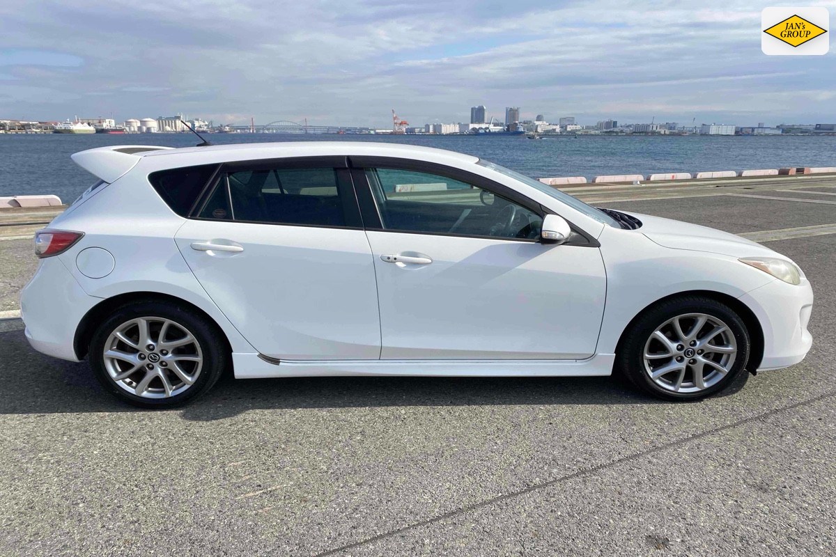 2013 Mazda Axela