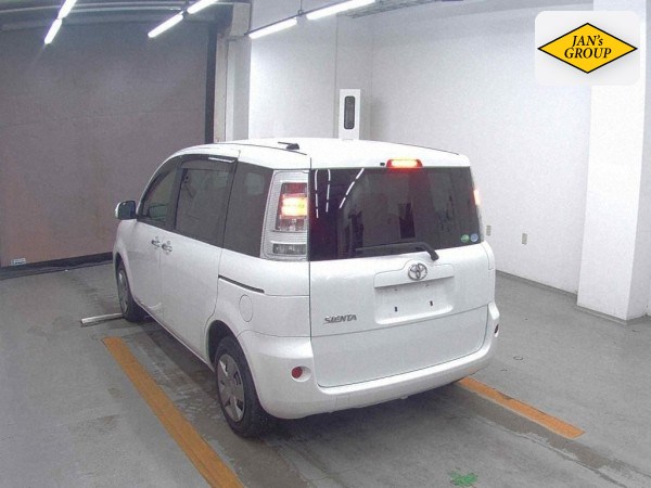 2013 Toyota Sienta