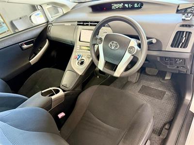 2013 Toyota Prius - Thumbnail