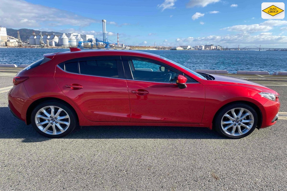 2013 Mazda Axela