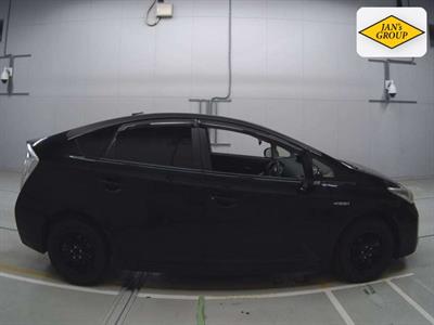 2013 Toyota Prius - Thumbnail