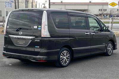 2015 Nissan Serena - Thumbnail