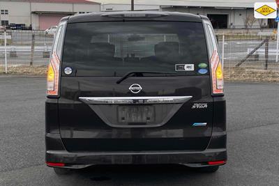 2015 Nissan Serena - Thumbnail