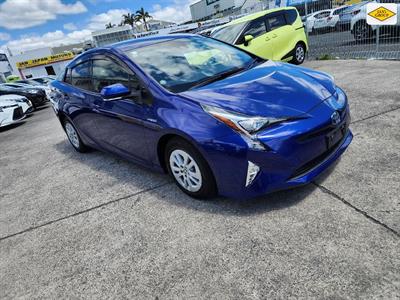 2016 Toyota Prius - Thumbnail