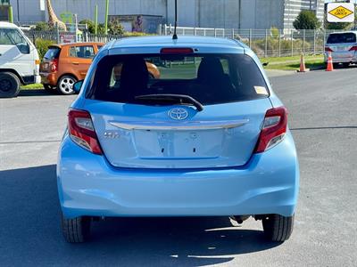 2014 Toyota Vitz - Thumbnail