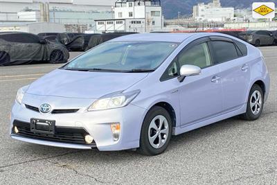 2014 Toyota Prius - Thumbnail