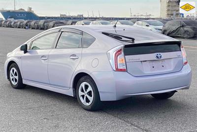 2014 Toyota Prius - Thumbnail