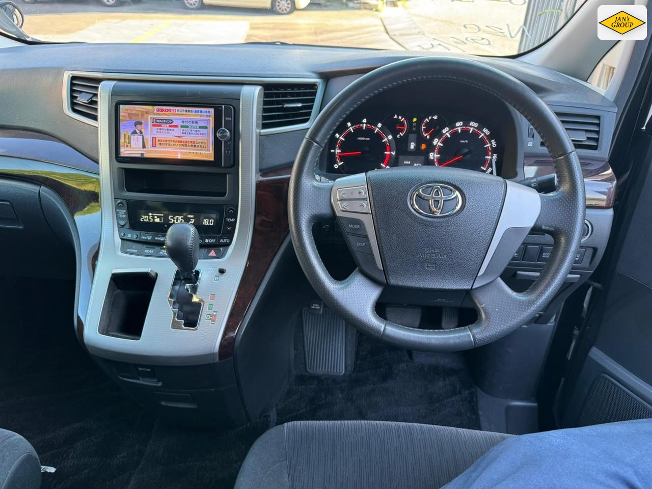 2013 Toyota Vellfire