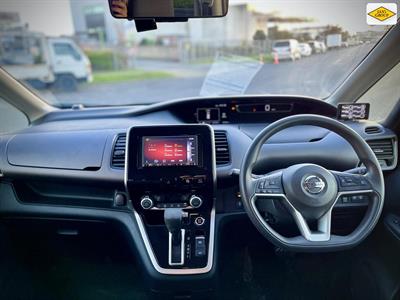 2018 Nissan Serena - Thumbnail