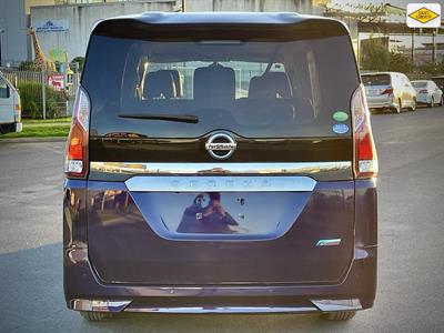 2018 Nissan Serena - Thumbnail