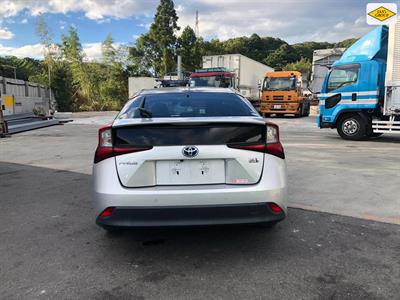 2019 Toyota Prius - Thumbnail