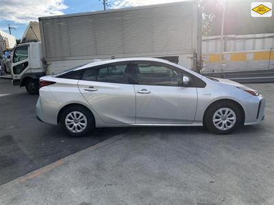 2019 Toyota Prius - Thumbnail