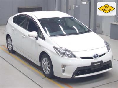 2015 Toyota Prius - Thumbnail