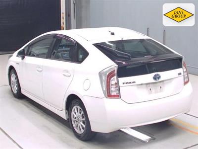 2015 Toyota Prius - Thumbnail