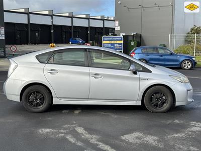 2013 Toyota Prius - Thumbnail