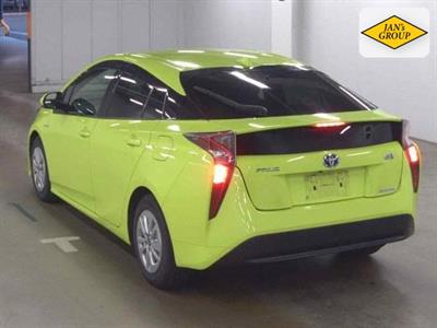 2016 Toyota Prius - Thumbnail