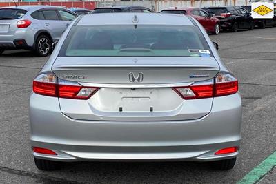 2015 Honda Grace - Thumbnail