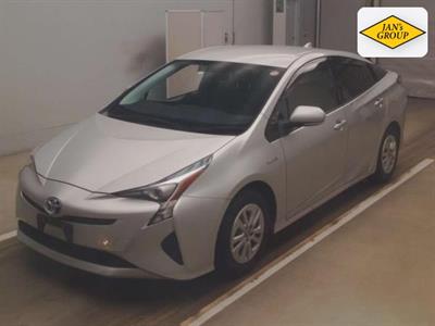 2016 Toyota Prius - Thumbnail