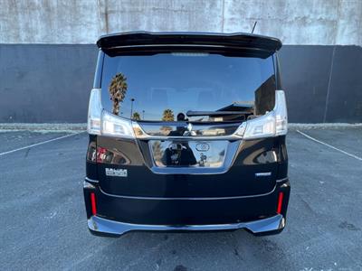 2016 Mitsubishi Delica - Thumbnail