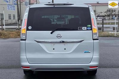 2013 Nissan Serena - Thumbnail