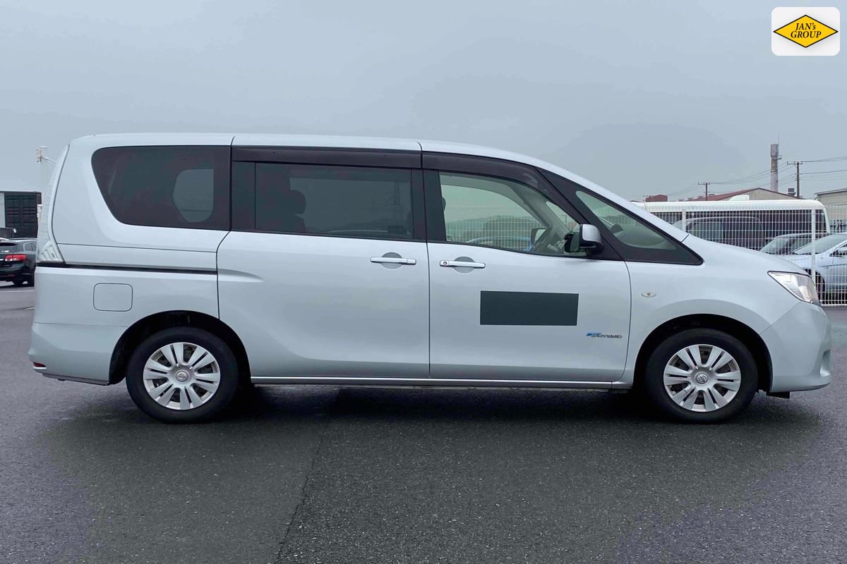 2013 Nissan Serena