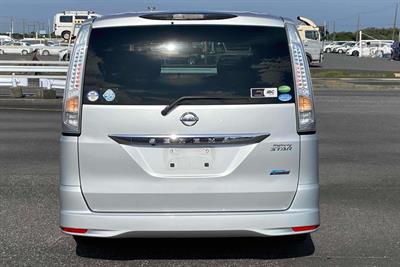 2013 Nissan Serena - Thumbnail