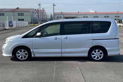 2013 Nissan Serena - Thumbnail