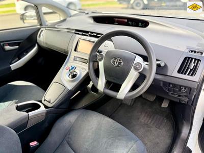 2014 Toyota Prius - Thumbnail