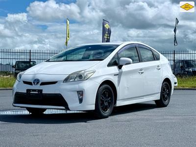 2014 Toyota Prius - Thumbnail