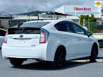 2014 Toyota Prius - Thumbnail