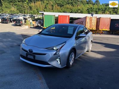 2018 Toyota Prius - Thumbnail