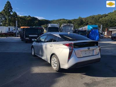 2018 Toyota Prius - Thumbnail