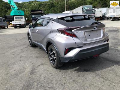 2017 Toyota C-HR - Thumbnail