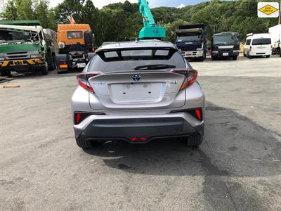 2017 Toyota C-HR - Thumbnail