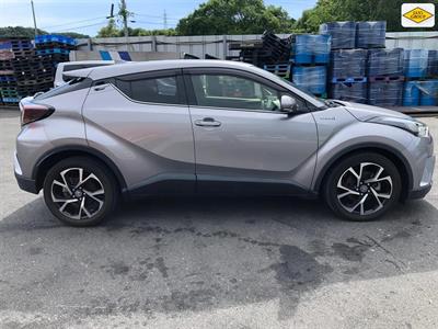 2017 Toyota C-HR - Thumbnail