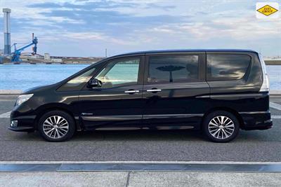 2014 Nissan Serena - Thumbnail