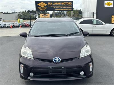 2012 Toyota Prius - Thumbnail