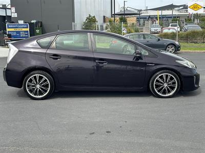 2012 Toyota Prius - Thumbnail