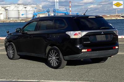 2012 Mitsubishi Outlander - Thumbnail