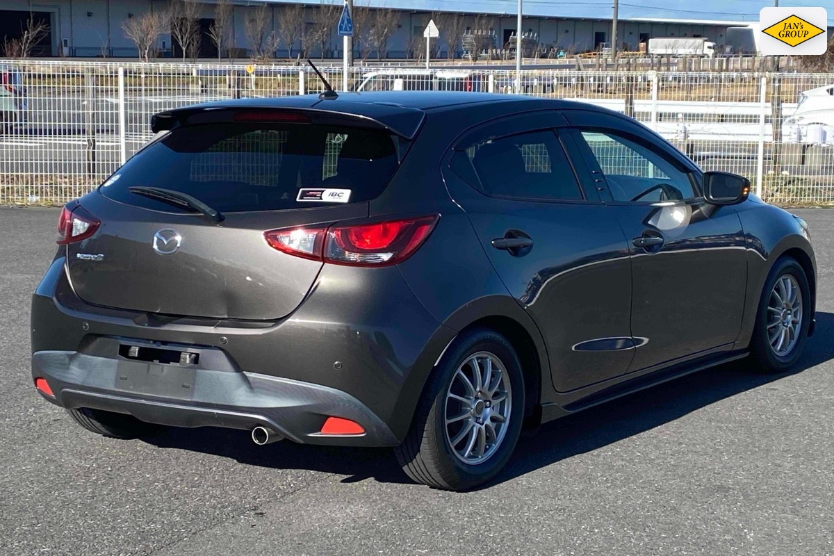 2016 Mazda Demio