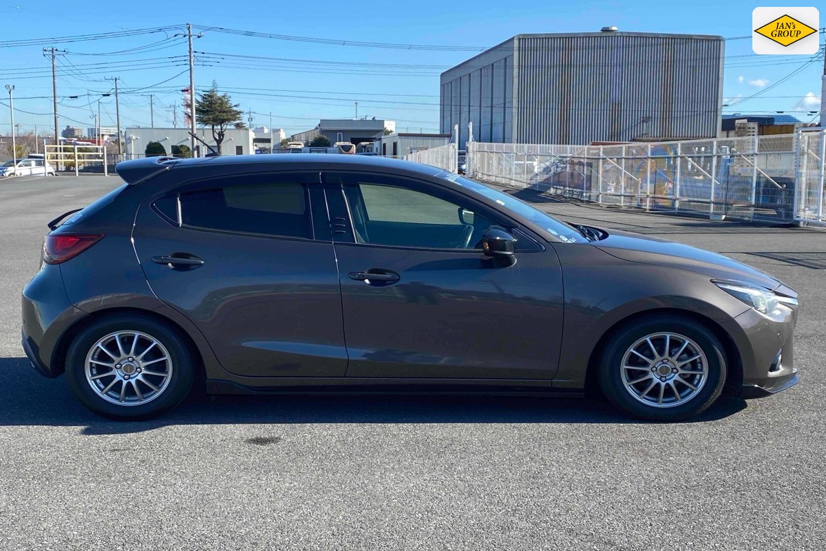 2016 Mazda Demio