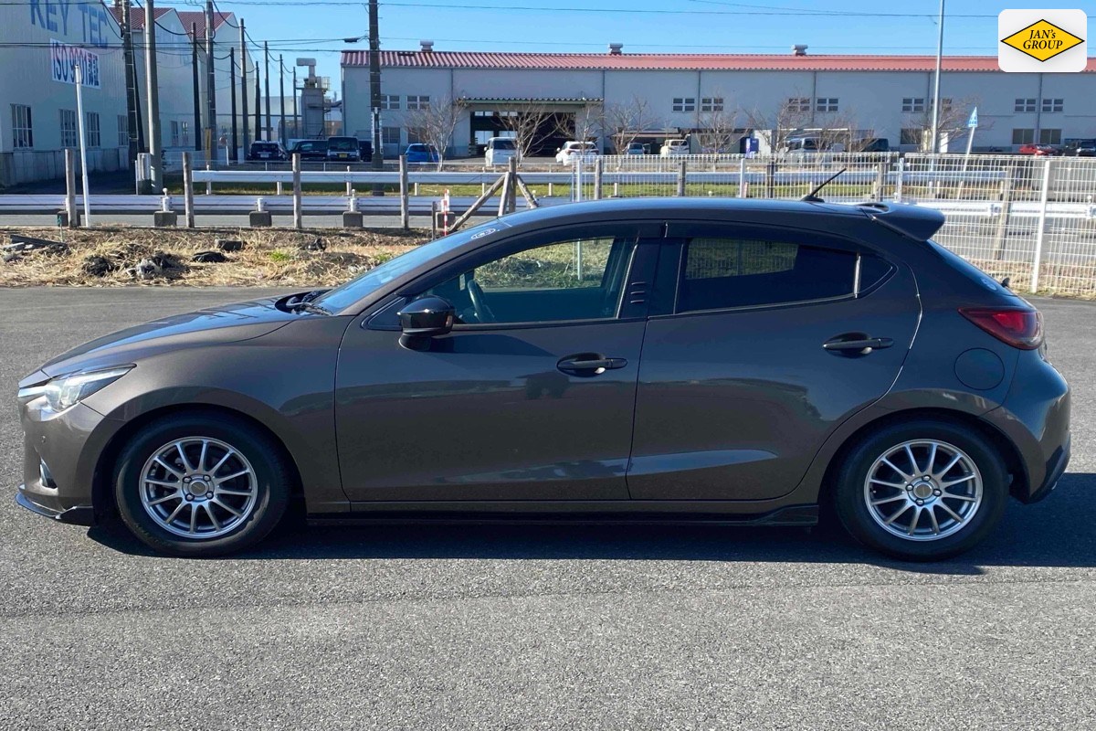 2016 Mazda Demio